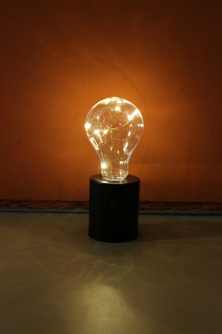 Envico hat die Rolle als Systemintegrator und plant, organisiert und baut Energiemanagementsysteme EMS in Gebäude von Privaten und Gewerbe ein. Mit dem Ziel Monitoring und eine intelligente Steuerung der Verbraucher.